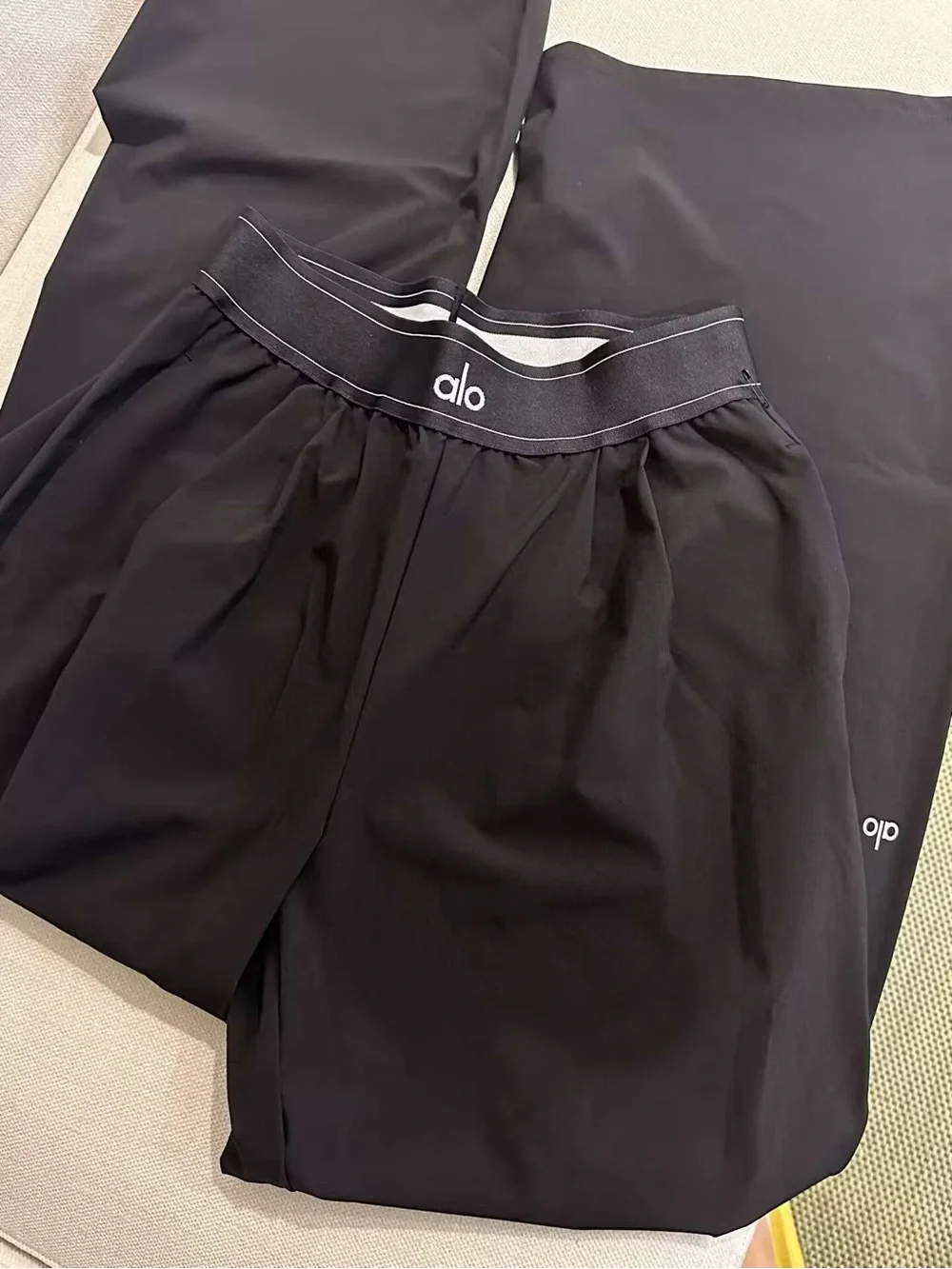 ALO Yoga Black Wide-Leg Pull-On Pants with Logo Waistband